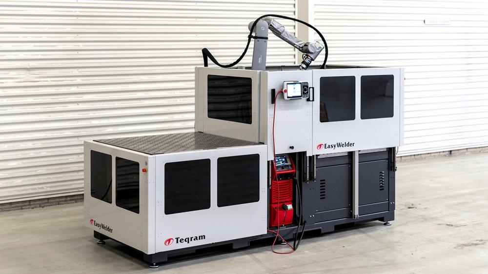 Dual-station welding cobot keeps production running during changeovers